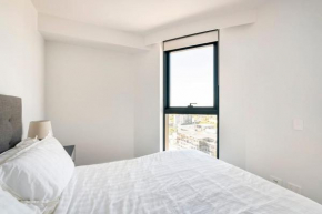 Skyone Lux 2Bed2Bath Aprt in BoxHill and Free carpark